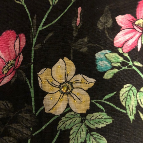 SOLD…….Beautiful Floral and Black Skirt Size 10 - Picture 6 of 6